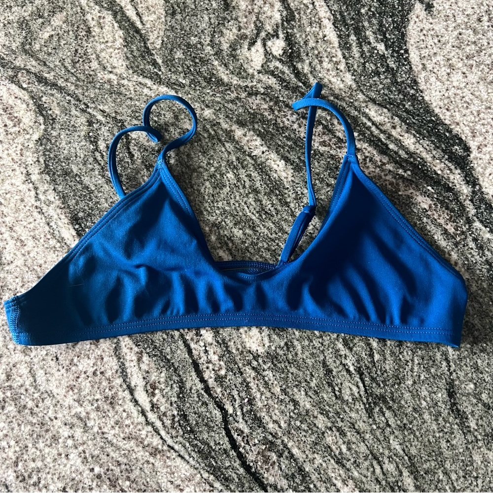 JOYN BIKINI TOP - Vintage Style Chrissy Fixed Top in the color Deep Blue Sea🌊